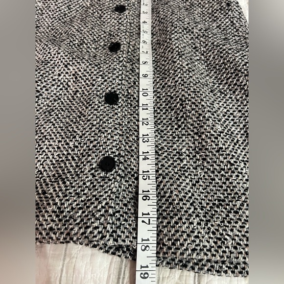 NWT LOFT Black and White Tweed Over Knee Skirt Side Pockets Size 10 - Picture 10 of 10